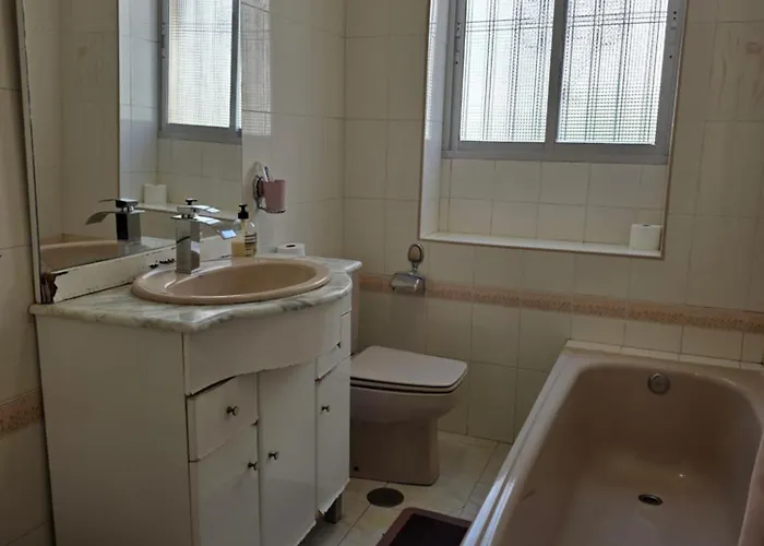 Quarto em Acomodações Particulares Privada Comoda Centro Cerca De Todos Servicios Wifi